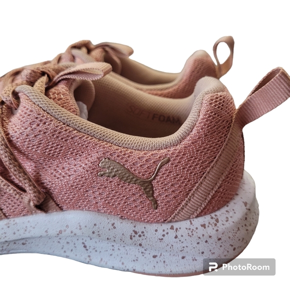Puma Women's Tennis Shoes size 7 Pink Coral Color Speckled Soles Lace Up - Picture 7 of 8